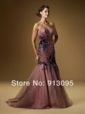 Luxuoso e moderno vestido de mãe de noiva